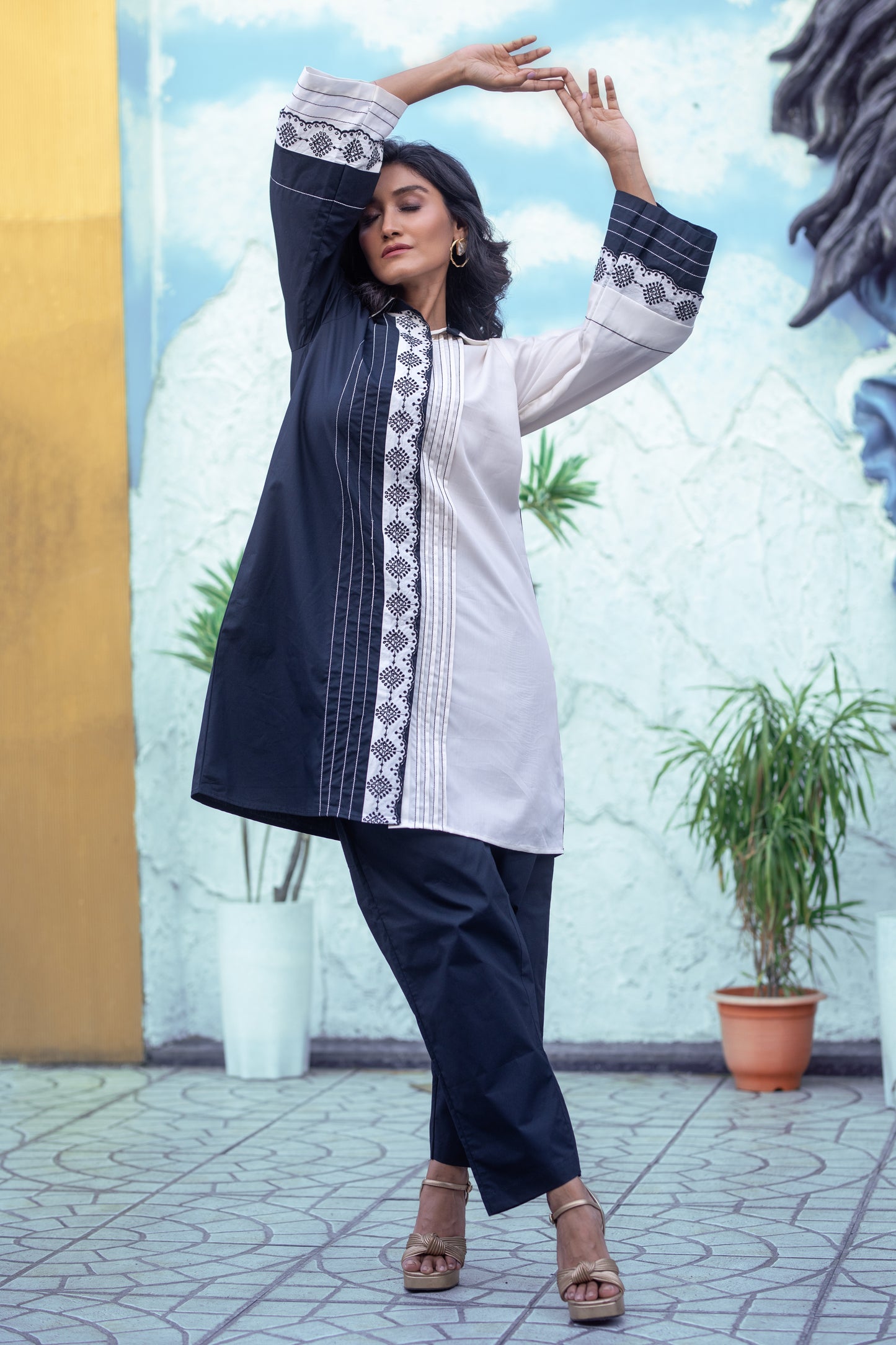BLACK AND WHITE LACED CO-ORD SET