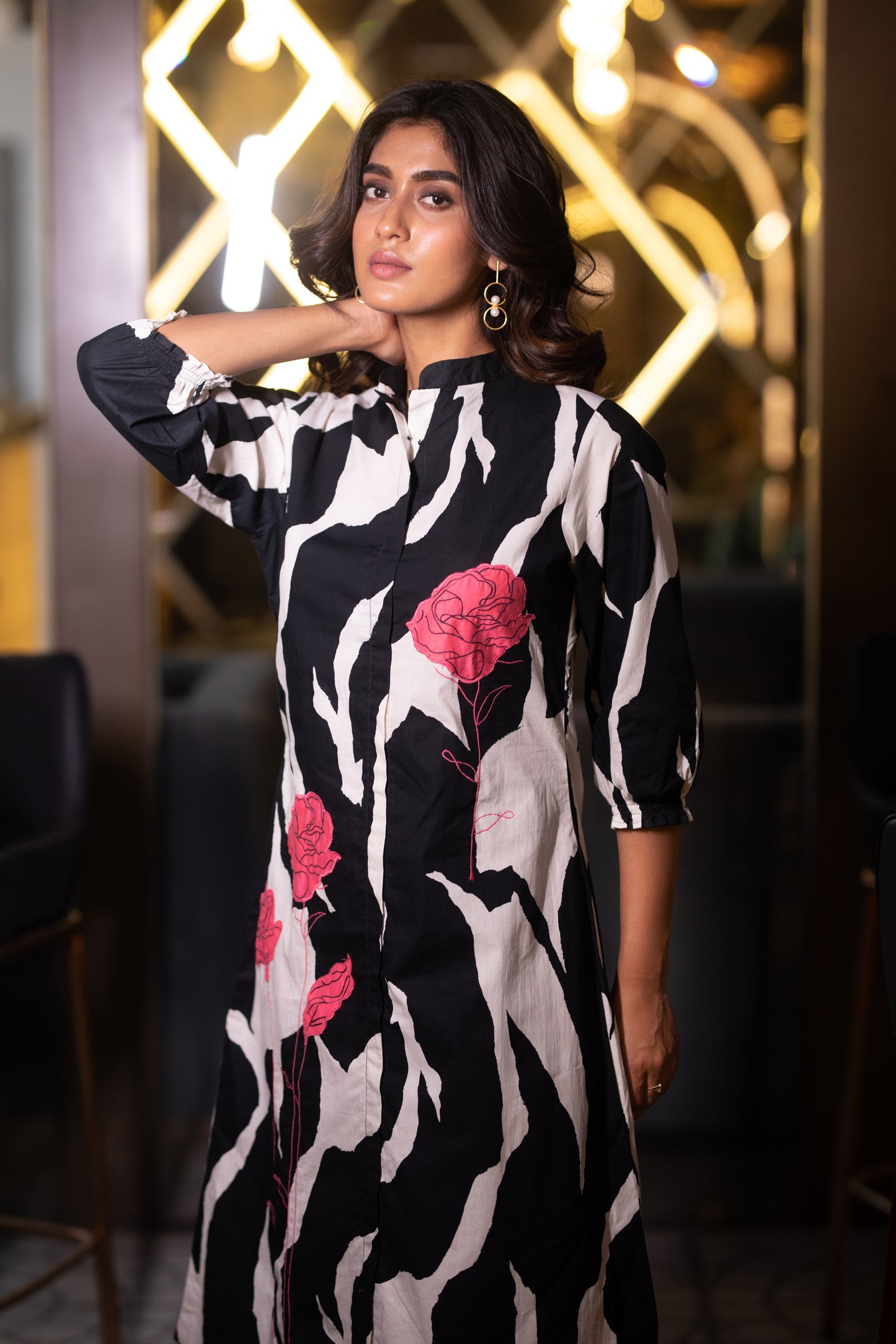 BLACK AND WHITE ROSE APPLIQUE ALINE DRESS