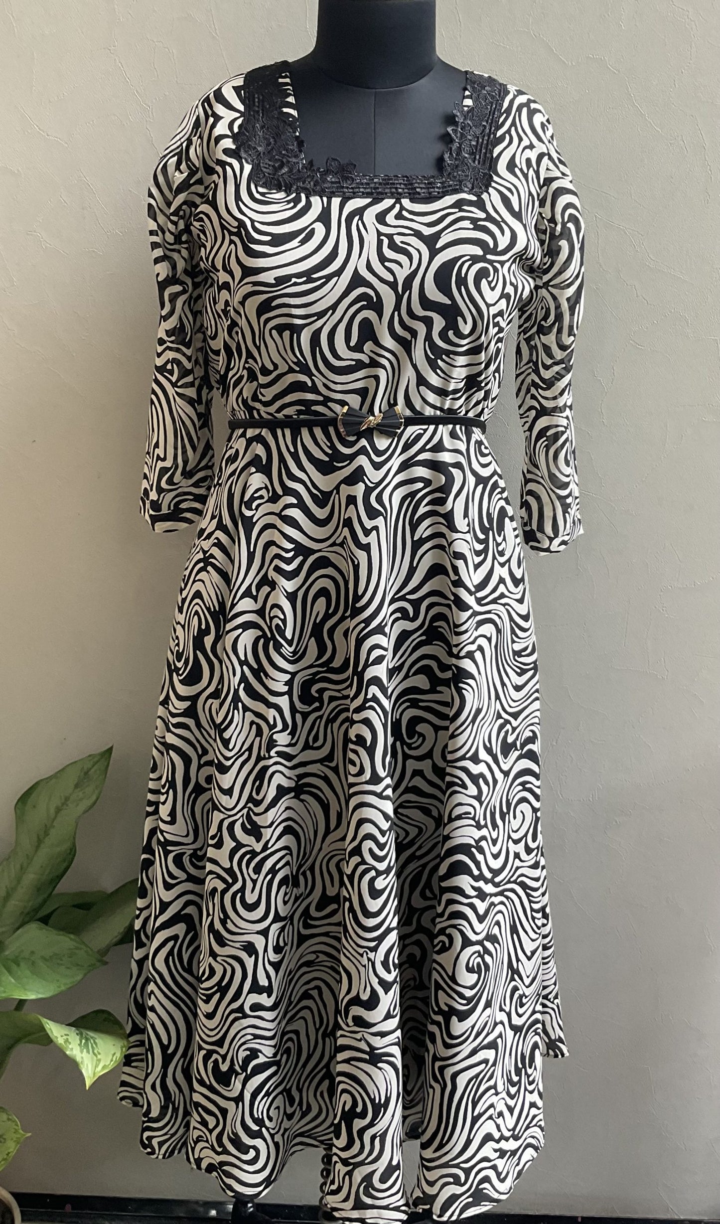 BLACK AND WHITE LACED ALINE DRESS