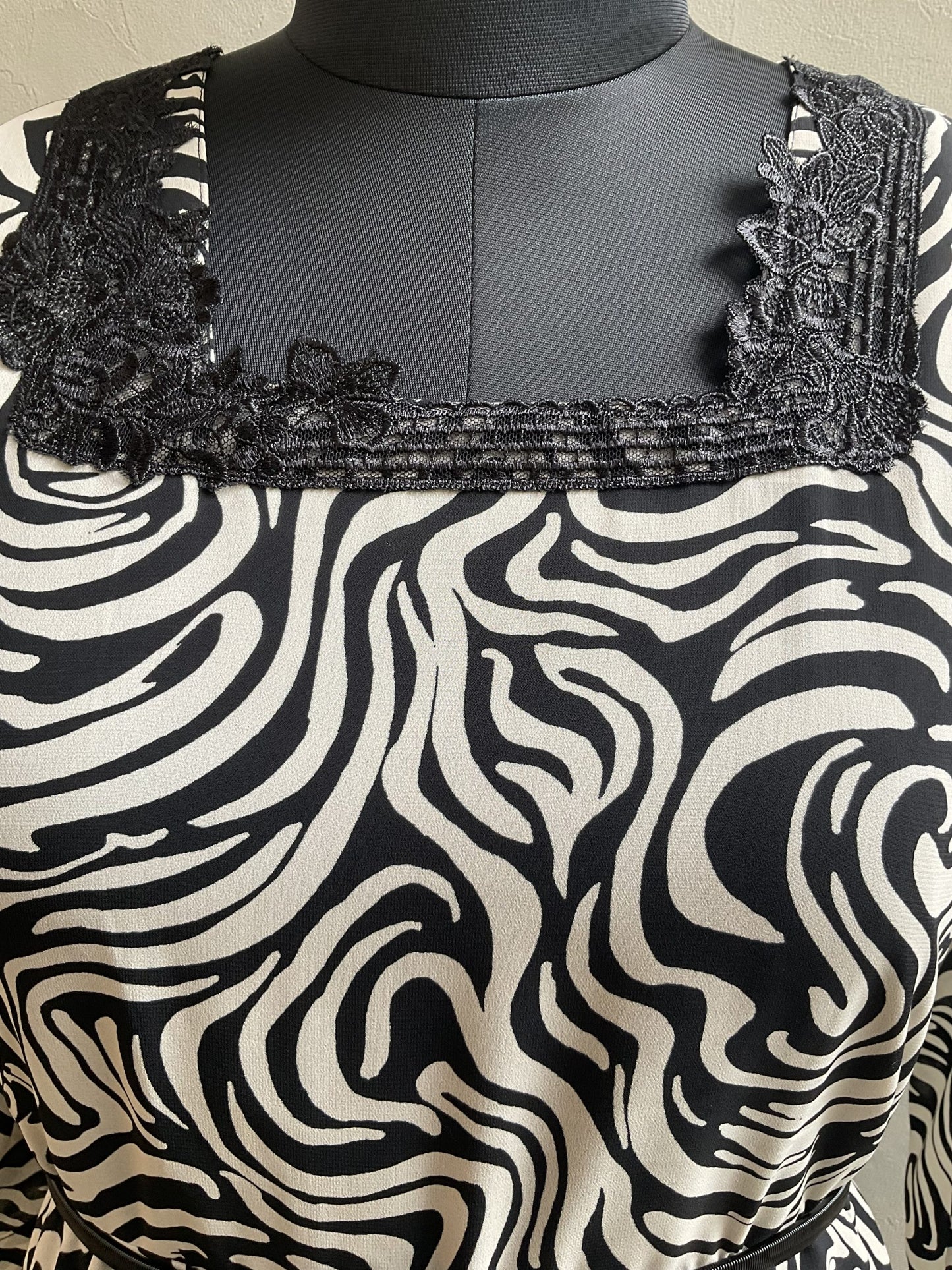 BLACK AND WHITE LACED ALINE DRESS