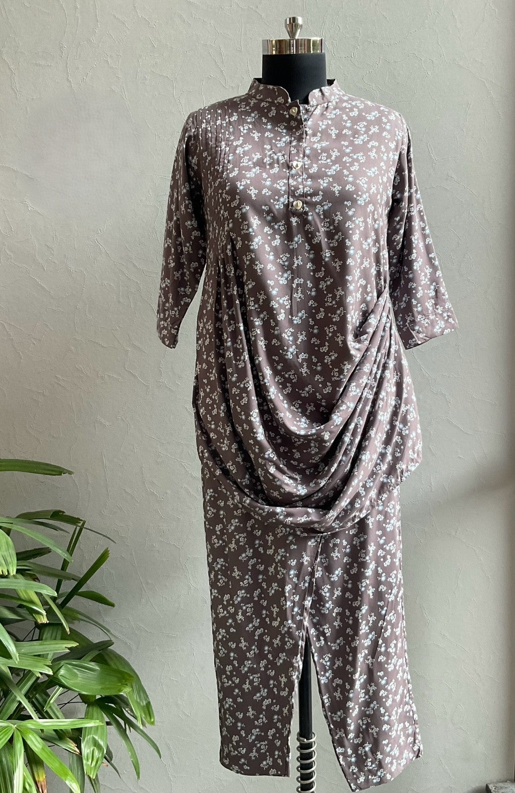 BROWN PRINTED PLEATED PATTERN COORD SET