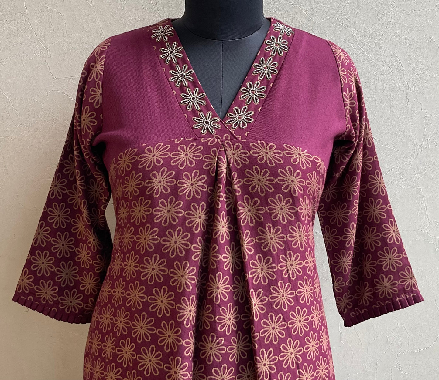ROSE WINE V NECK HAND EMBROIDERED KURTA PANT