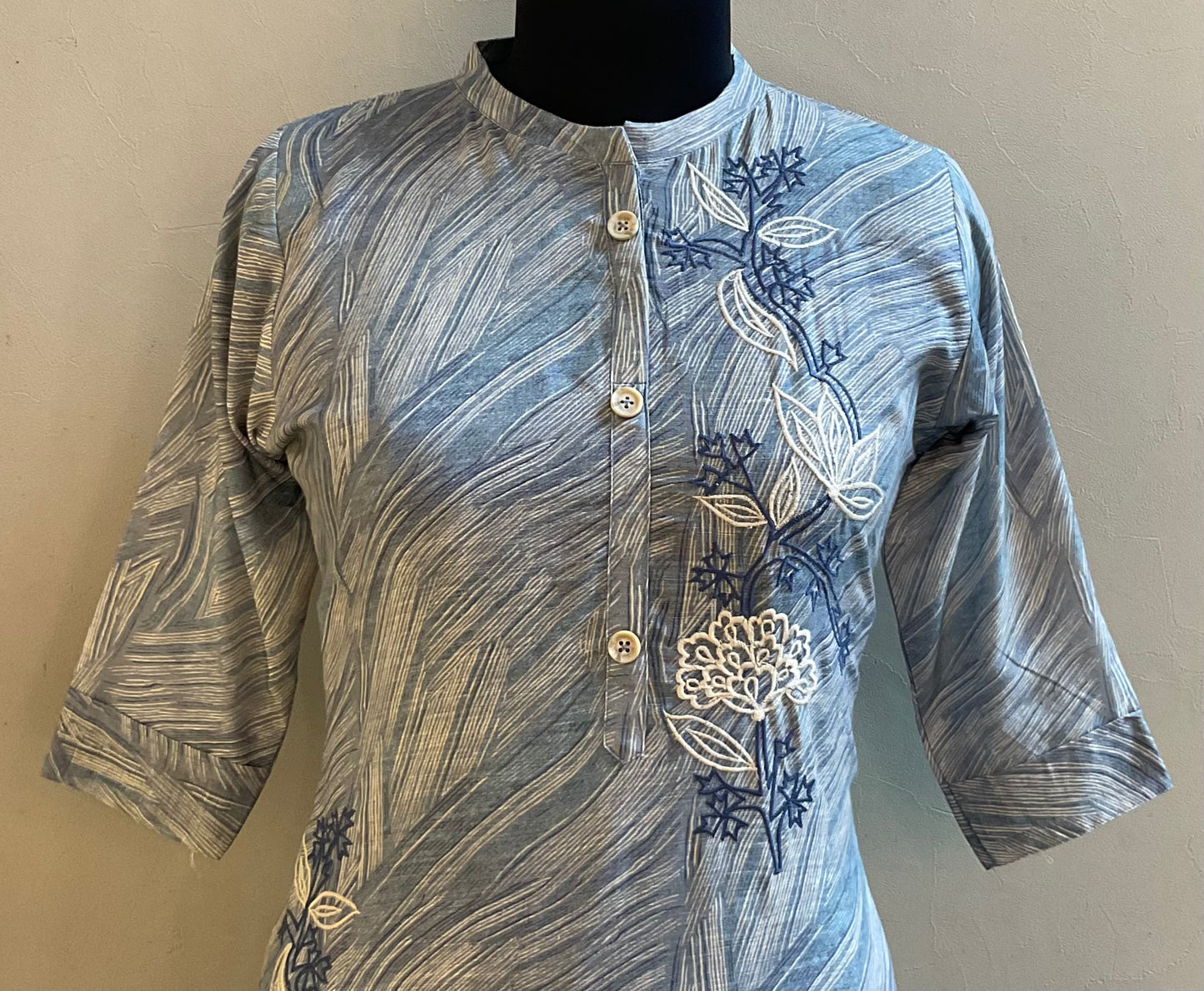 BLUE LINEN EMBROIDERED KURTA PANT
