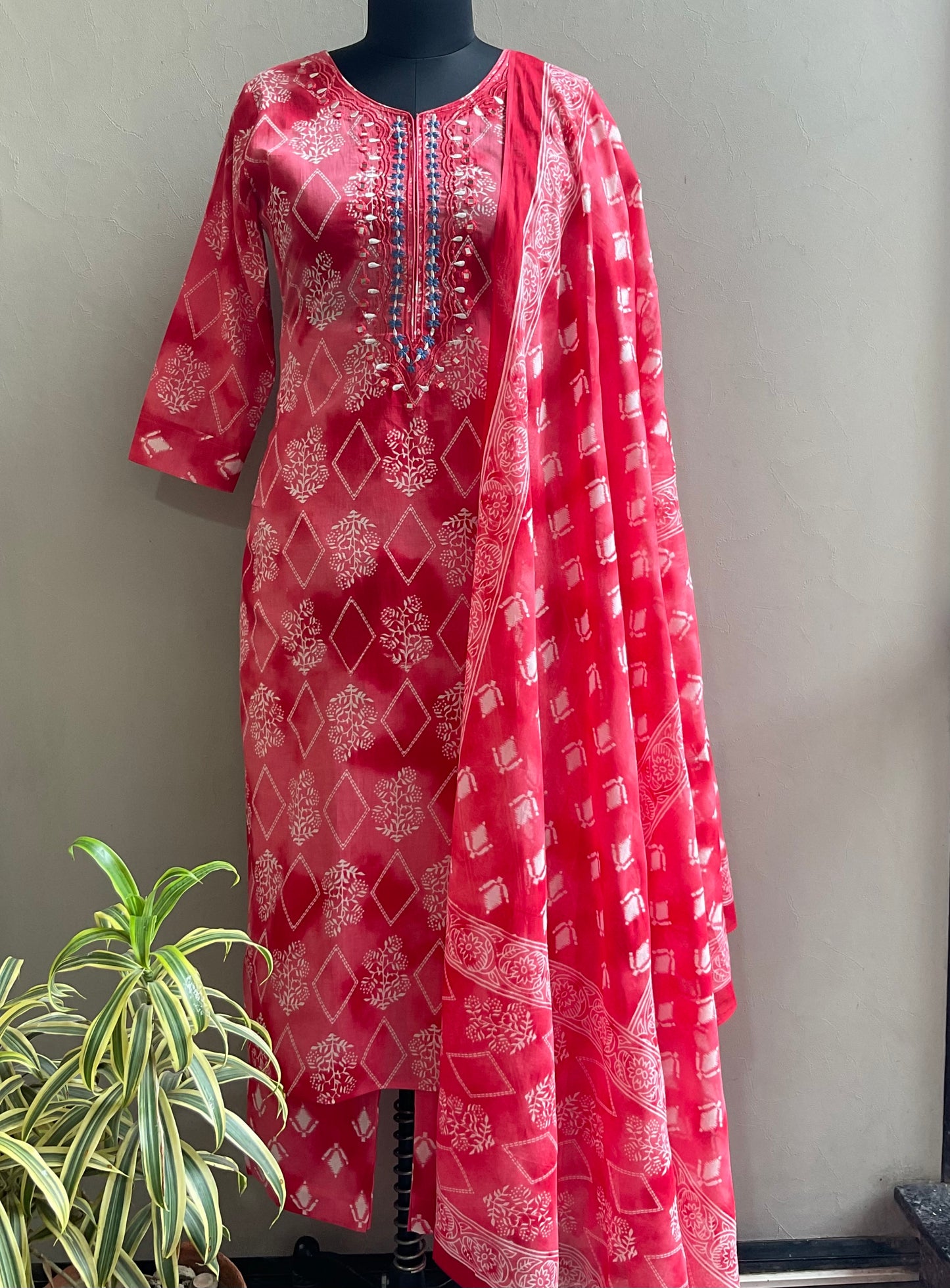 KURTA DUPATTA WITH PANT
