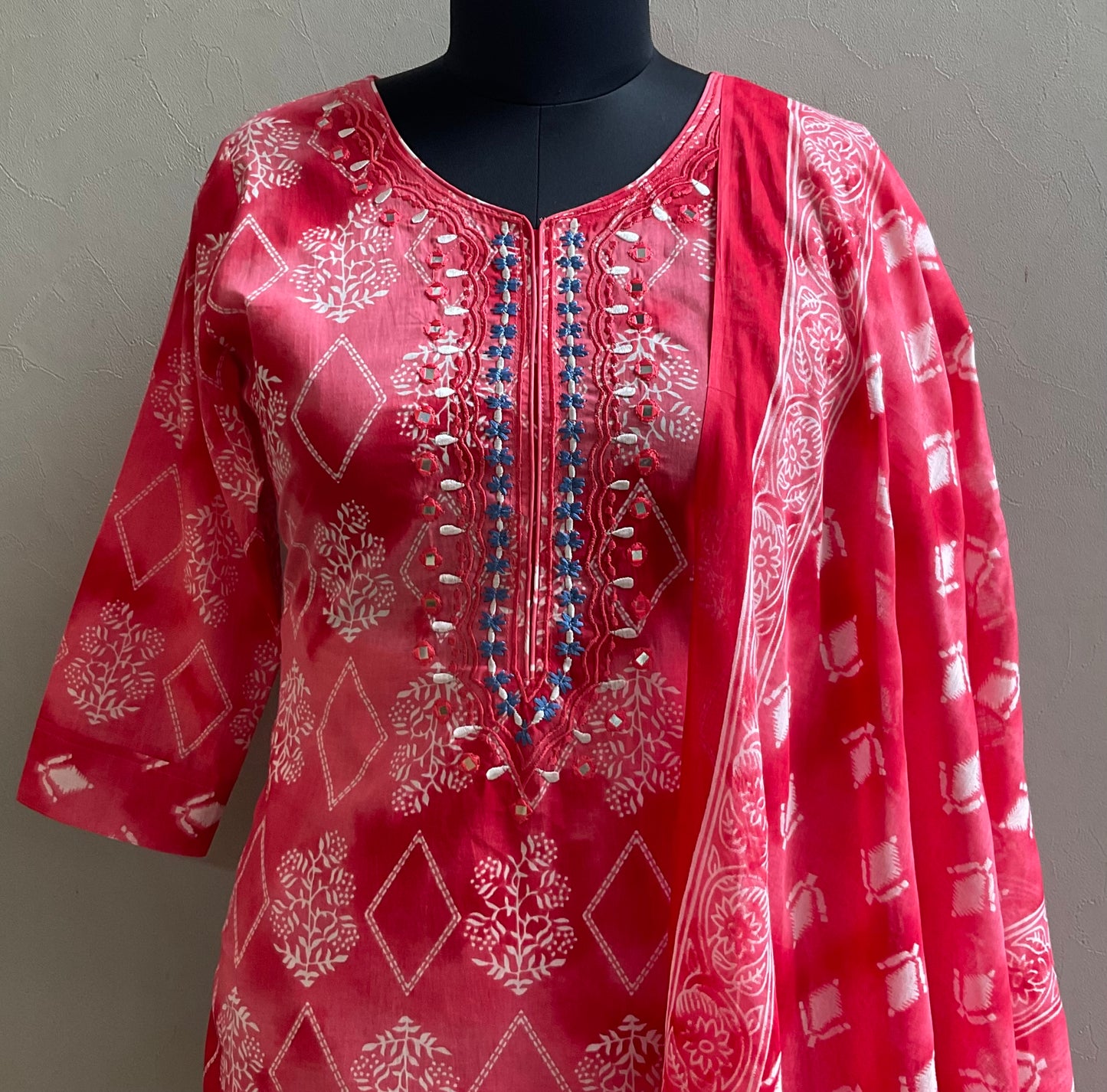 KURTA DUPATTA WITH PANT
