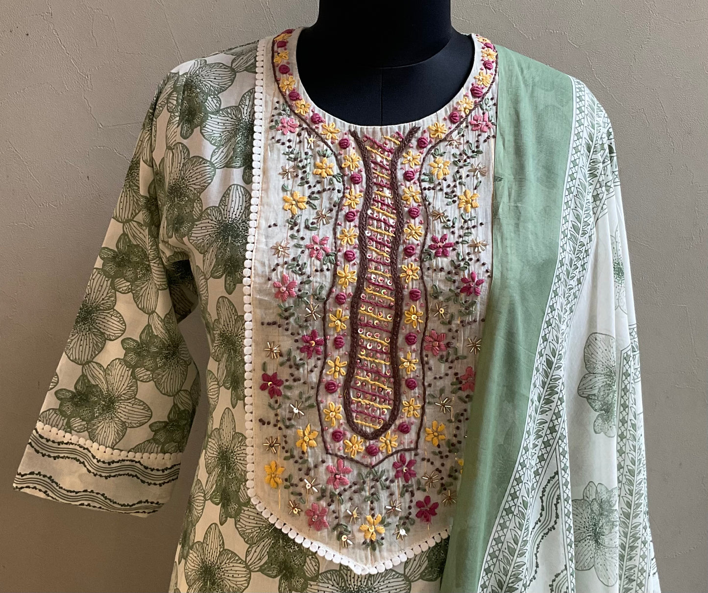 GREEN HAND EMBROIDERED KURTA SET