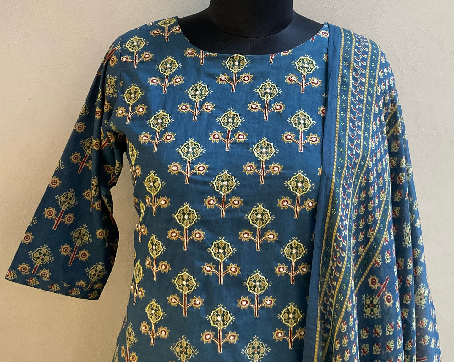 TEAL BLUE EMBROIDERED KURTA SET