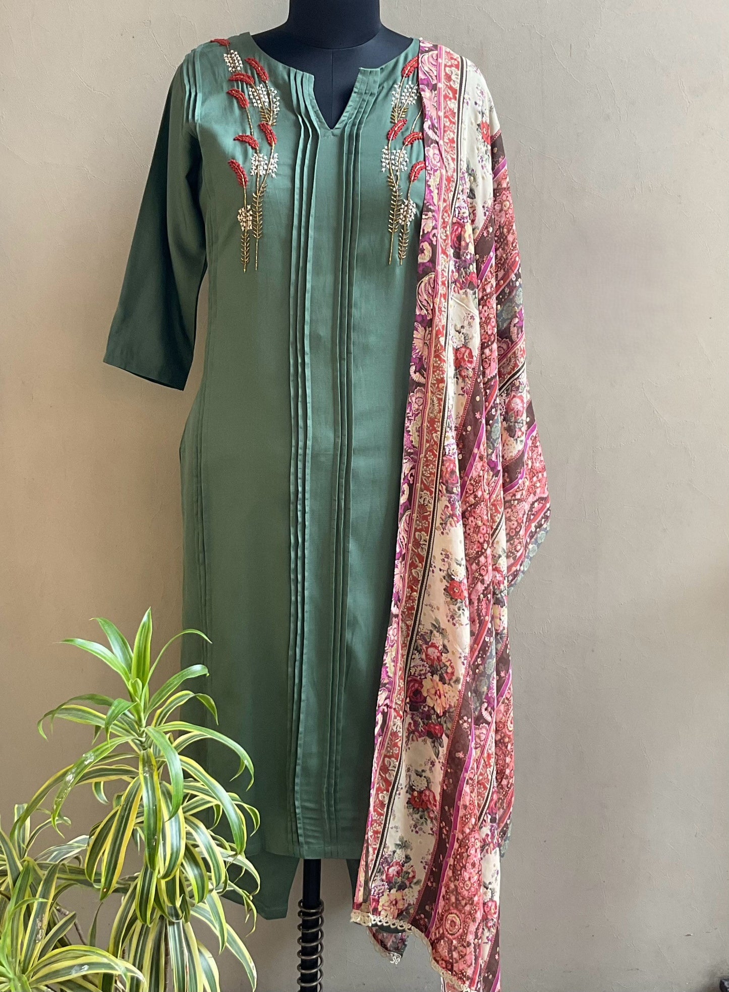 GREEN HAND EMBROIDERED KURTA SET