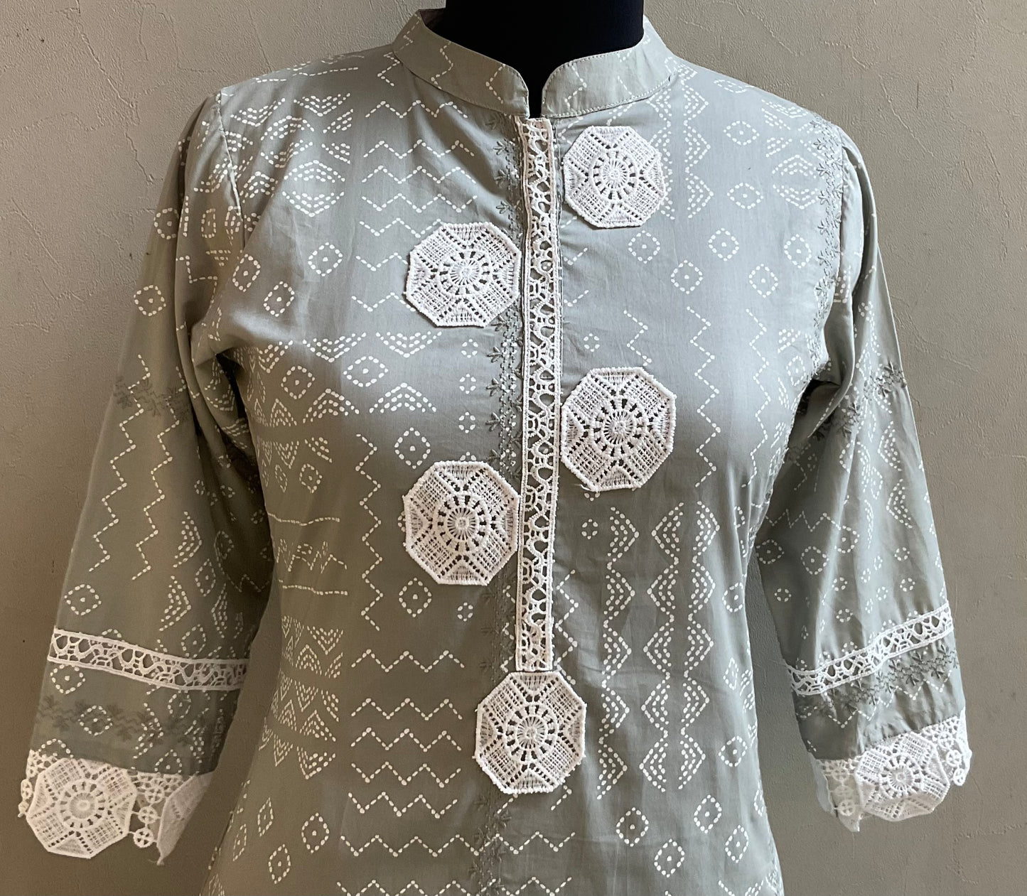 LIGHT GREY CROSIA PATCHED STRAIGHT KURTI