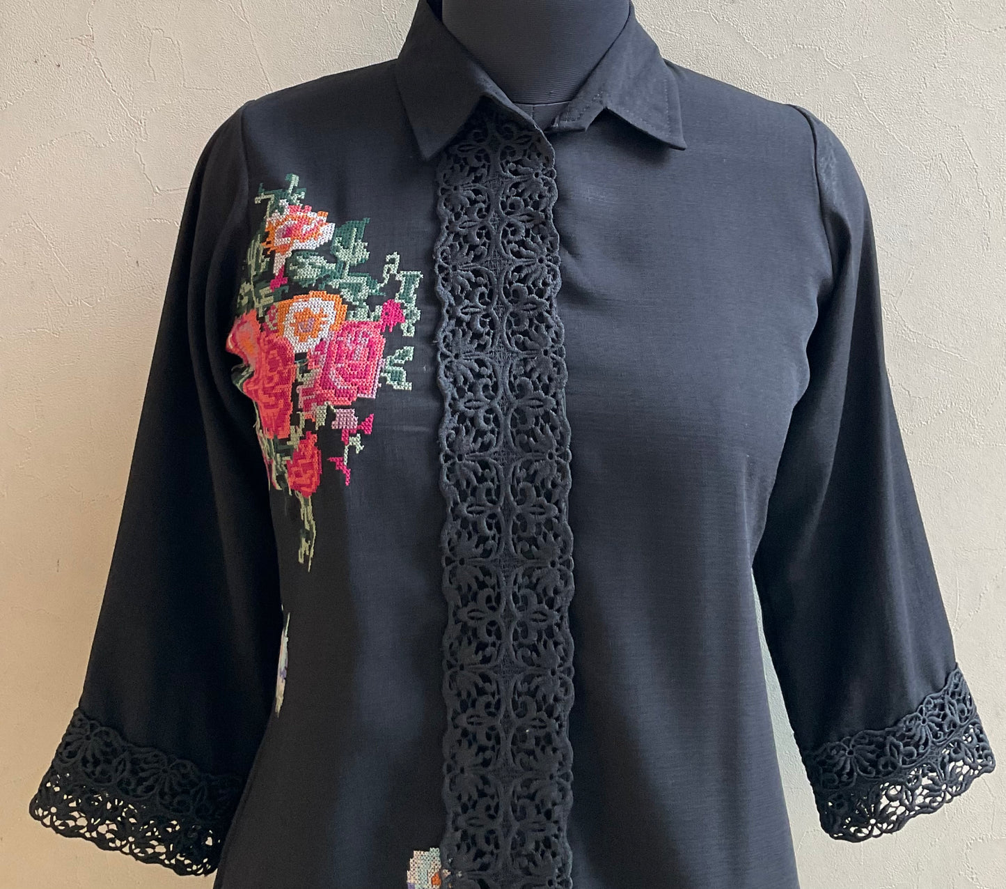 BLACK CROSS STICHED EMBROIDERED TOP
