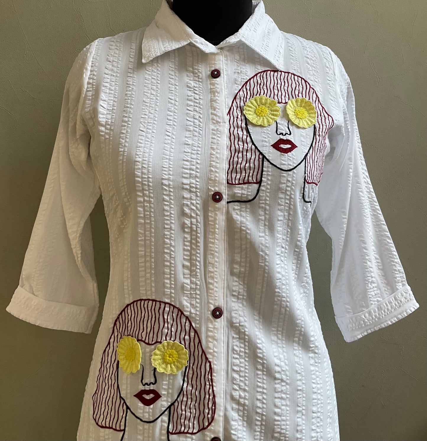 WHITE FACE EMBROIDERED TOP