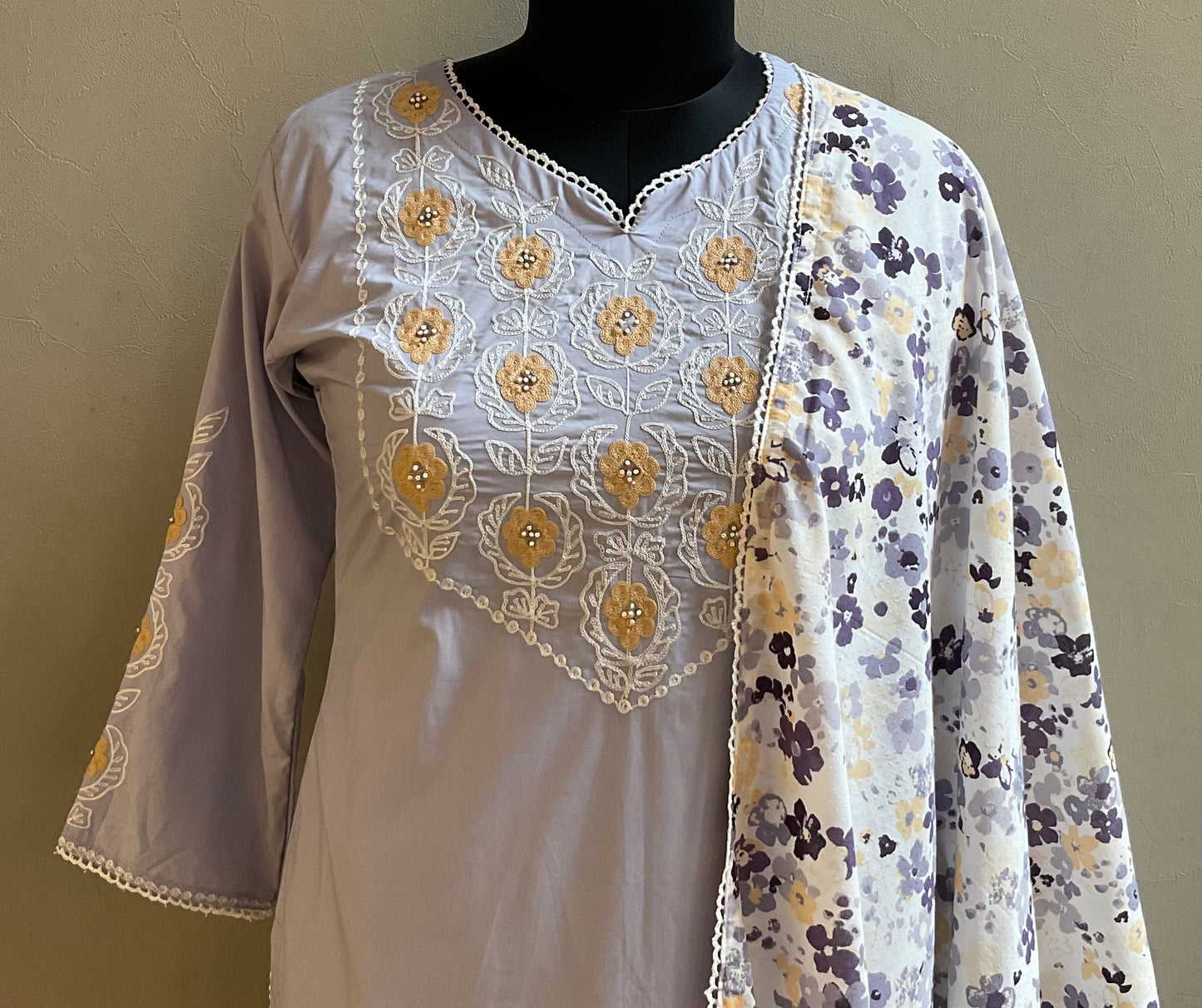 MAUVE THREAD EMBROIDERED KURTA SET