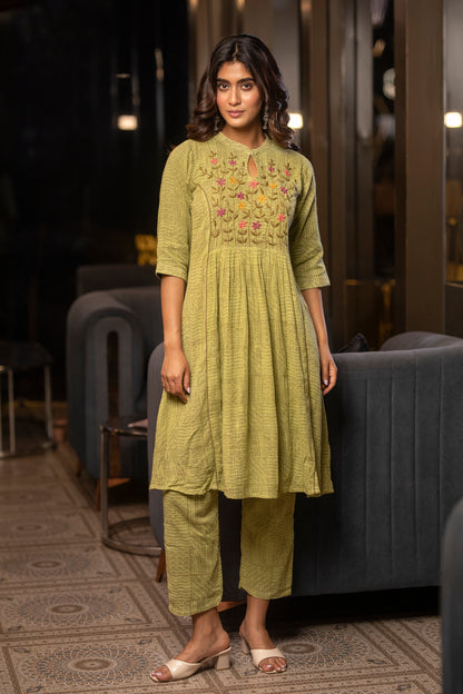 MEHENDI GREEN ALINE PATTERN KURTA PANT