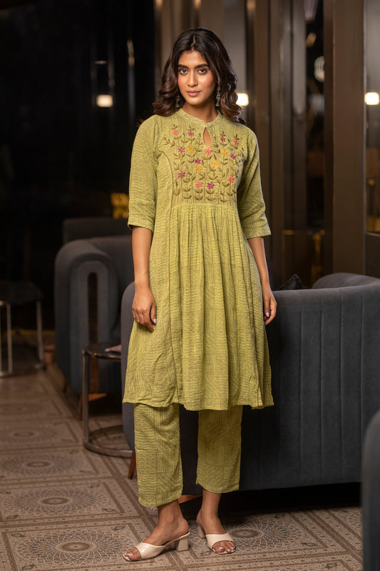 MEHENDI GREEN ALINE PATTERN KURTA PANT