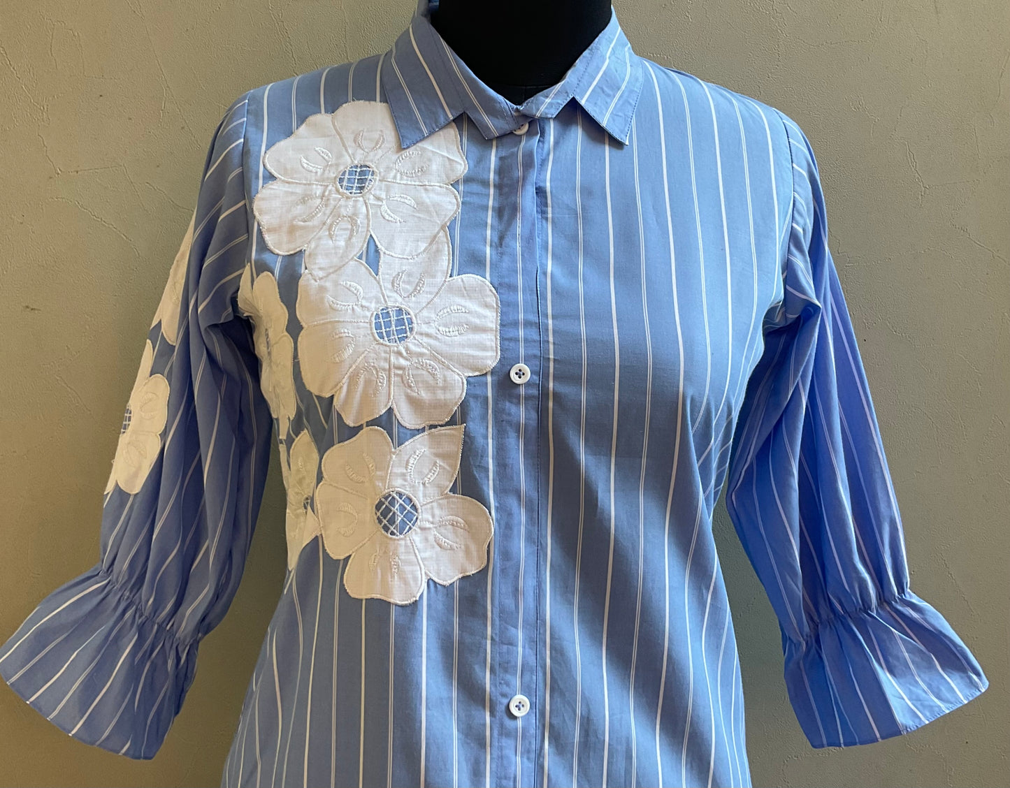 LIGHT BLUE ONE SIDE APPLIQUE ALINE DRESS