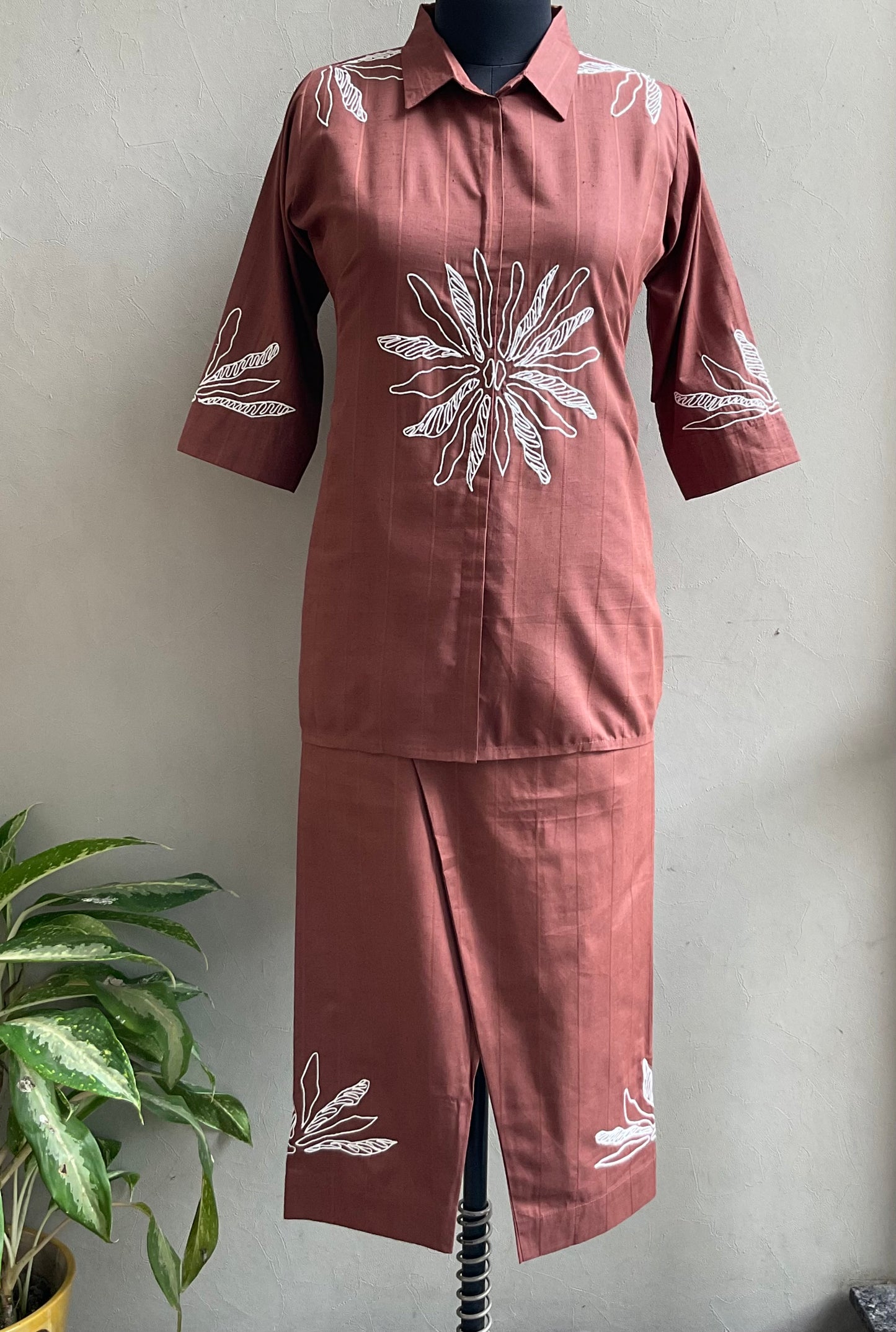 BROWN FLORAL THREAD EMBROIDERED COORD SET