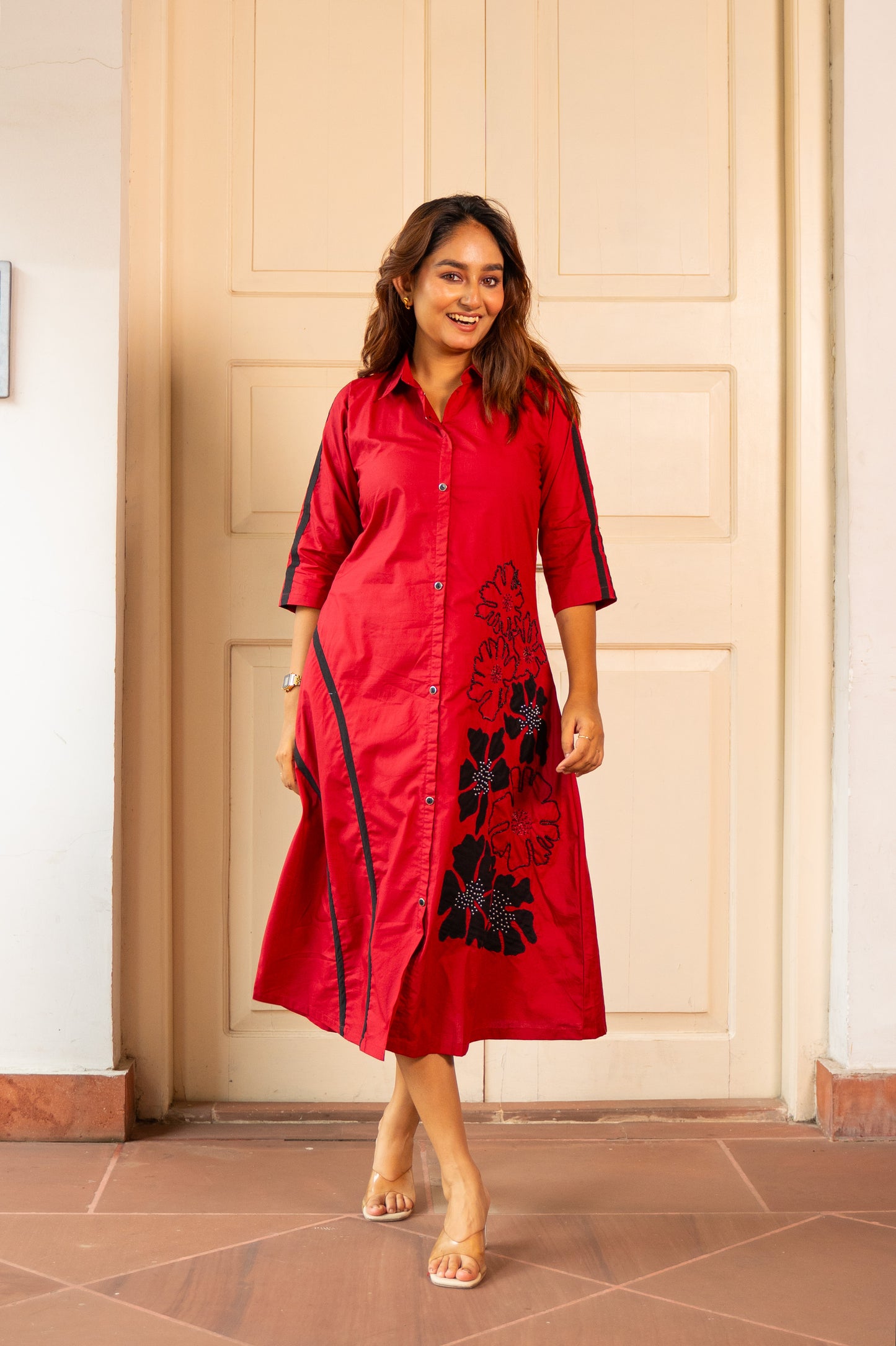 MAROON ONE SIDE APPLIQUE ALINE DRESS