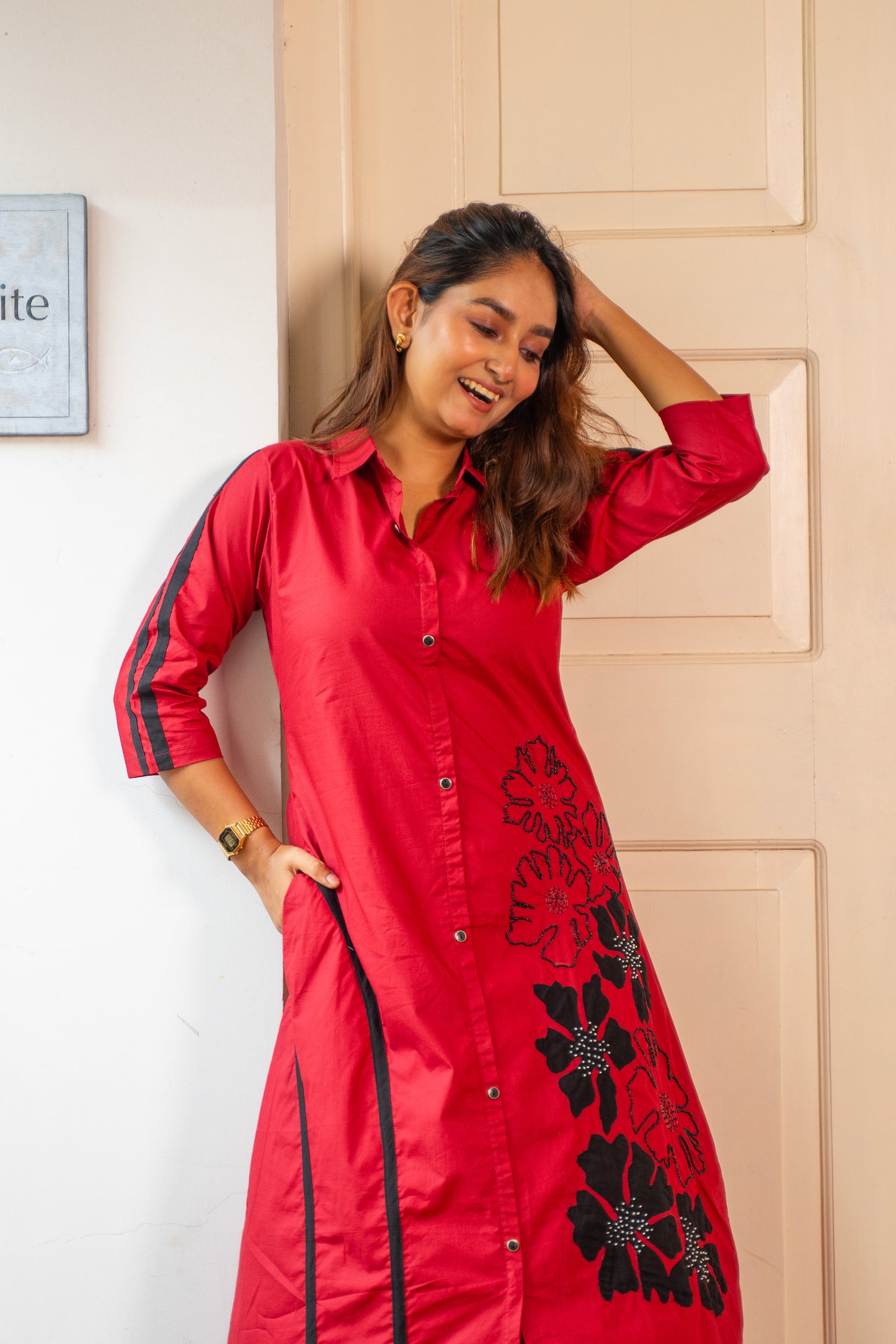 MAROON ONE SIDE APPLIQUE ALINE DRESS