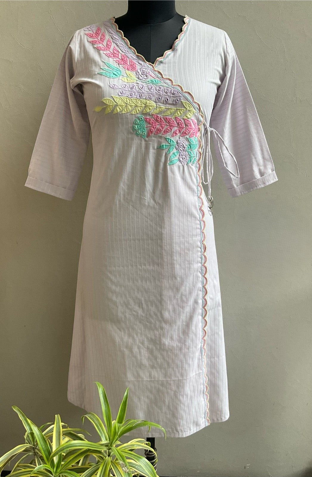 LIGHT MAUVE APPLIQUE WORKED ALINE DRESS