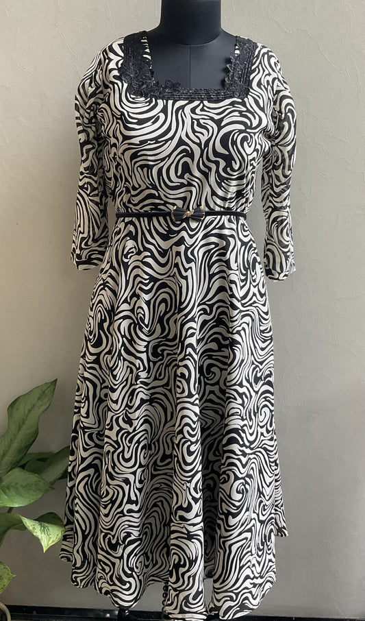 BLACK AND WHITE LACED ALINE DRESS