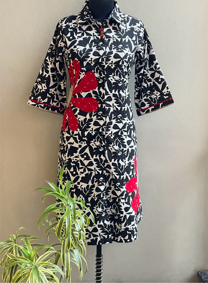 BLACK AND WHITE APPLIQUE ALINE DRESS