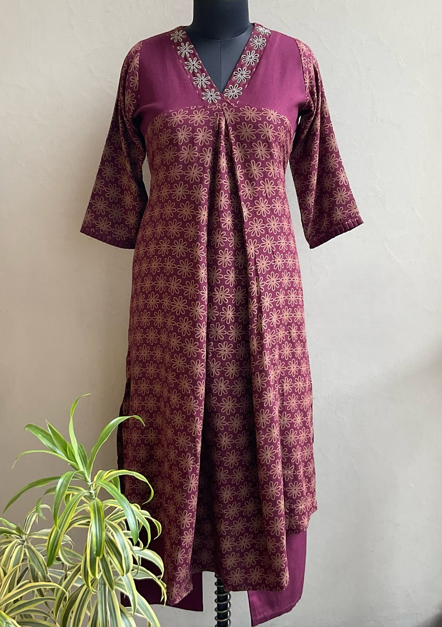 ROSE WINE V NECK HAND EMBROIDERED KURTA PANT