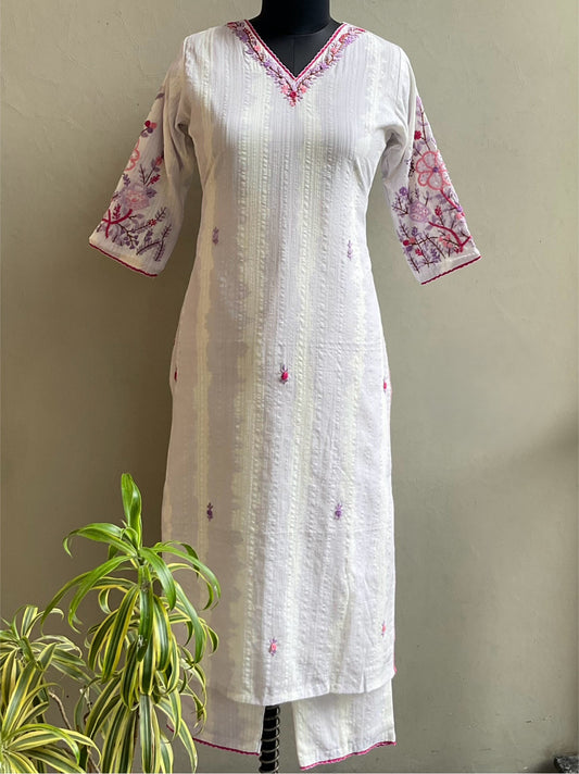 LIGHT MAUVE HAND EMBROIDERED KURTA PANT