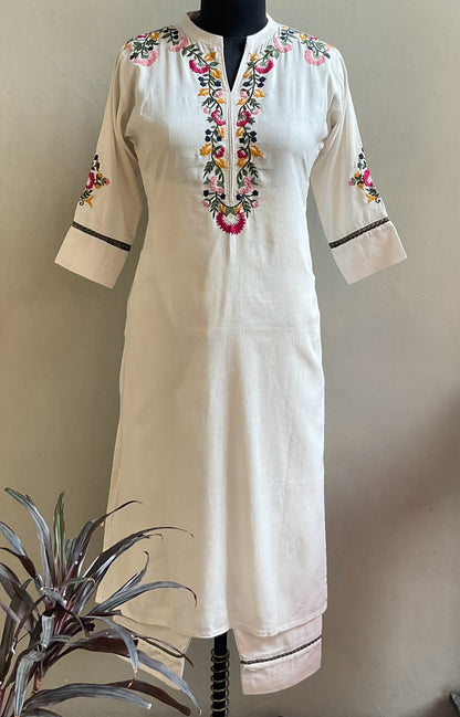 OFF WHITE THREAD EMBROIDERED KURTA PANT