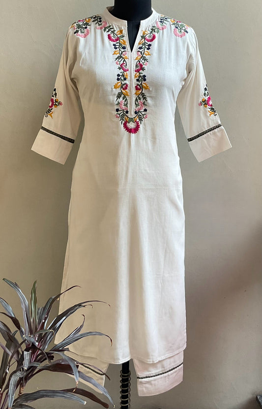 OFF WHITE THREAD EMBROIDERED KURTA PANT