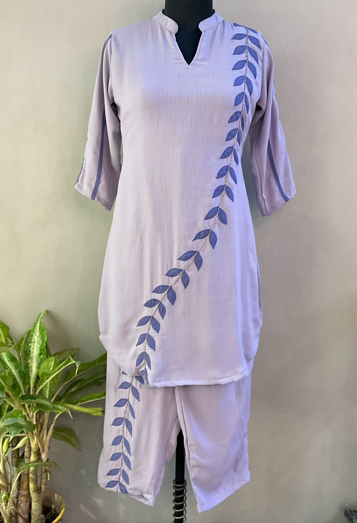 LIGHT MAUVE APPLIQUE WORKED COORD SET