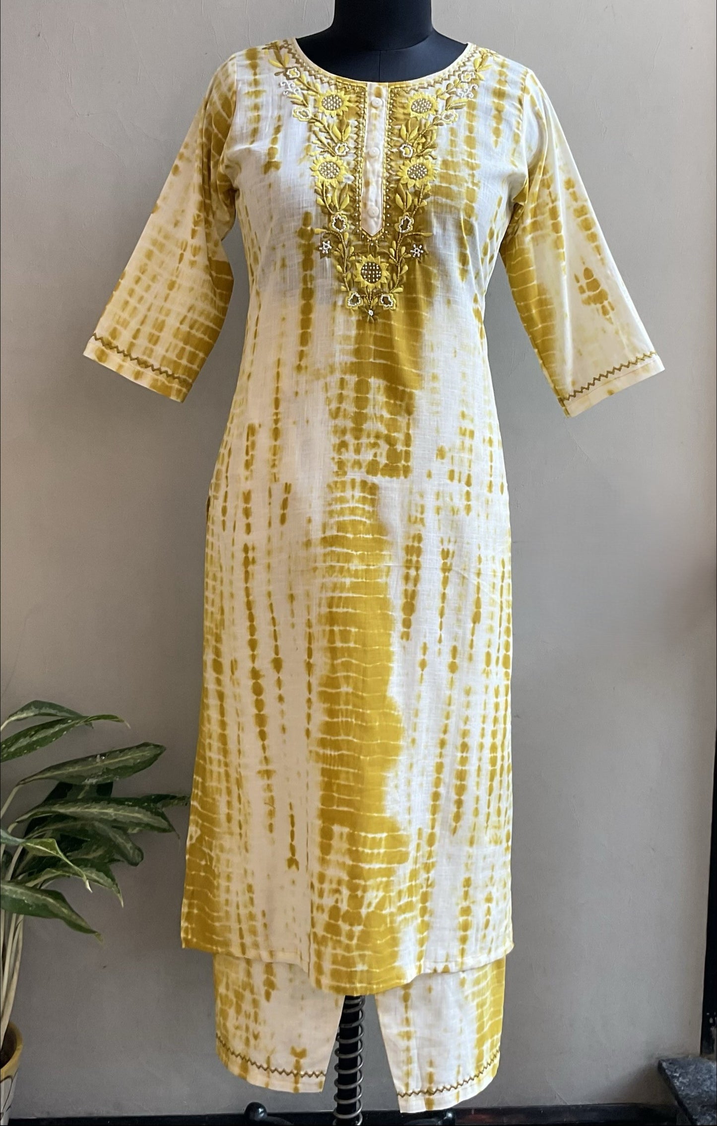 MUSTARD TIE & DIE EMBROIDERED KURTA PANT