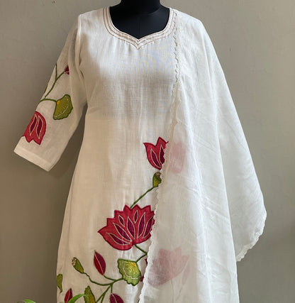 WHITE LINEN APPLIQUE KURTA SET