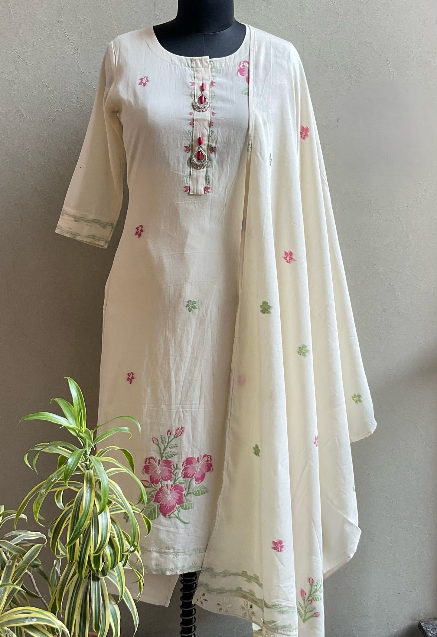 OFF WHITE & PINK WOVEN JAQUARD WORK KURTA SET