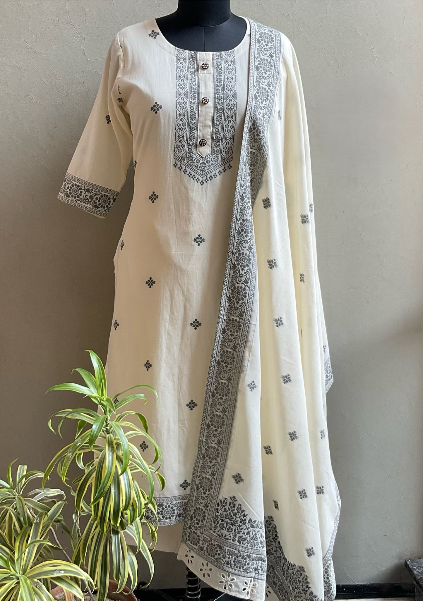 OFF WHITE & GREY WOVEN JAQUARD WORK KURTA SET