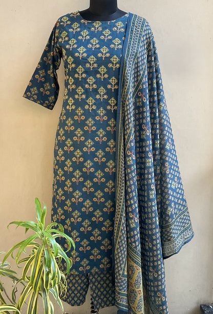 TEAL BLUE EMBROIDERED KURTA SET