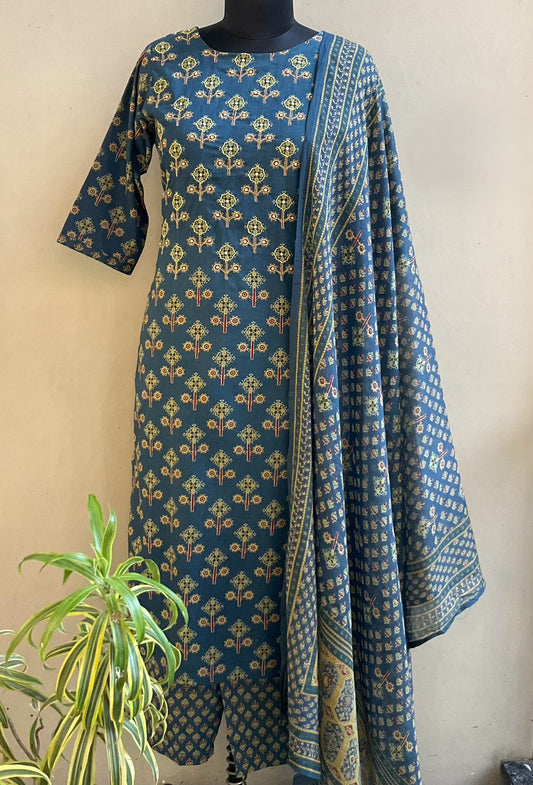 TEAL BLUE EMBROIDERED KURTA SET
