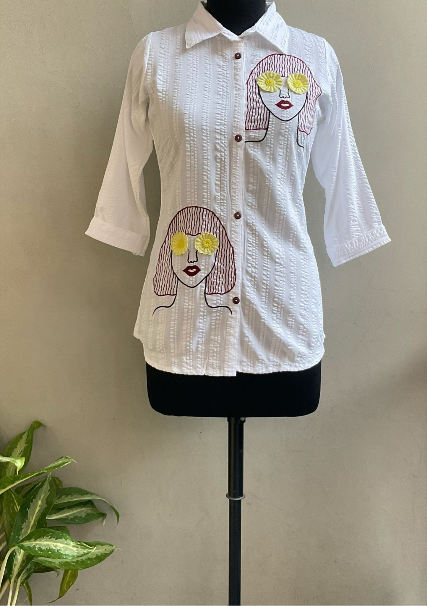 WHITE FACE EMBROIDERED TOP