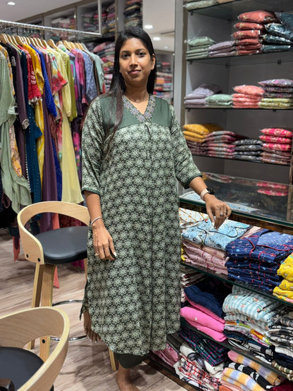 BOTTLE GREEN V NECK HAND EMBROIDERED KURTA PANT