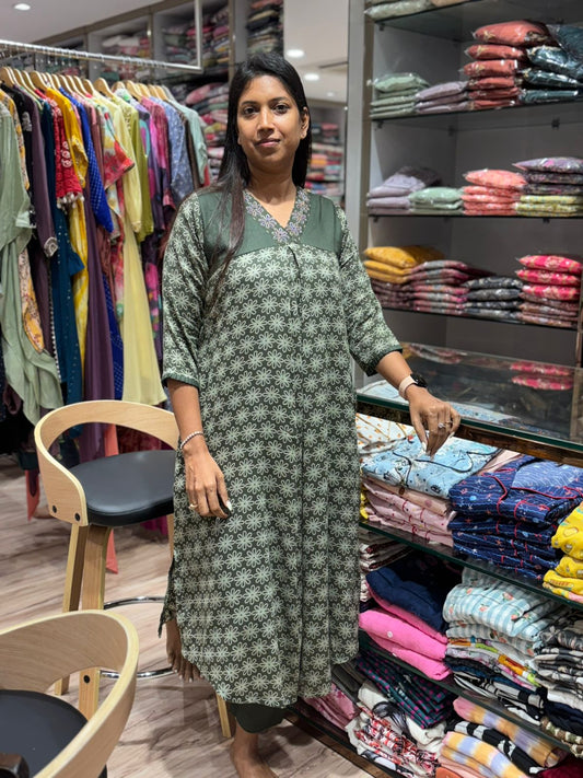 BOTTLE GREEN V NECK HAND EMBROIDERED KURTA PANT