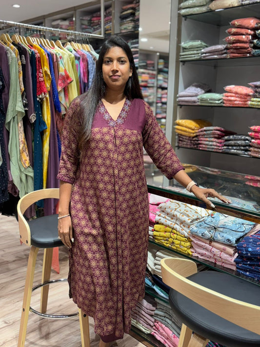 ROSE WINE V NECK HAND EMBROIDERED KURTA PANT