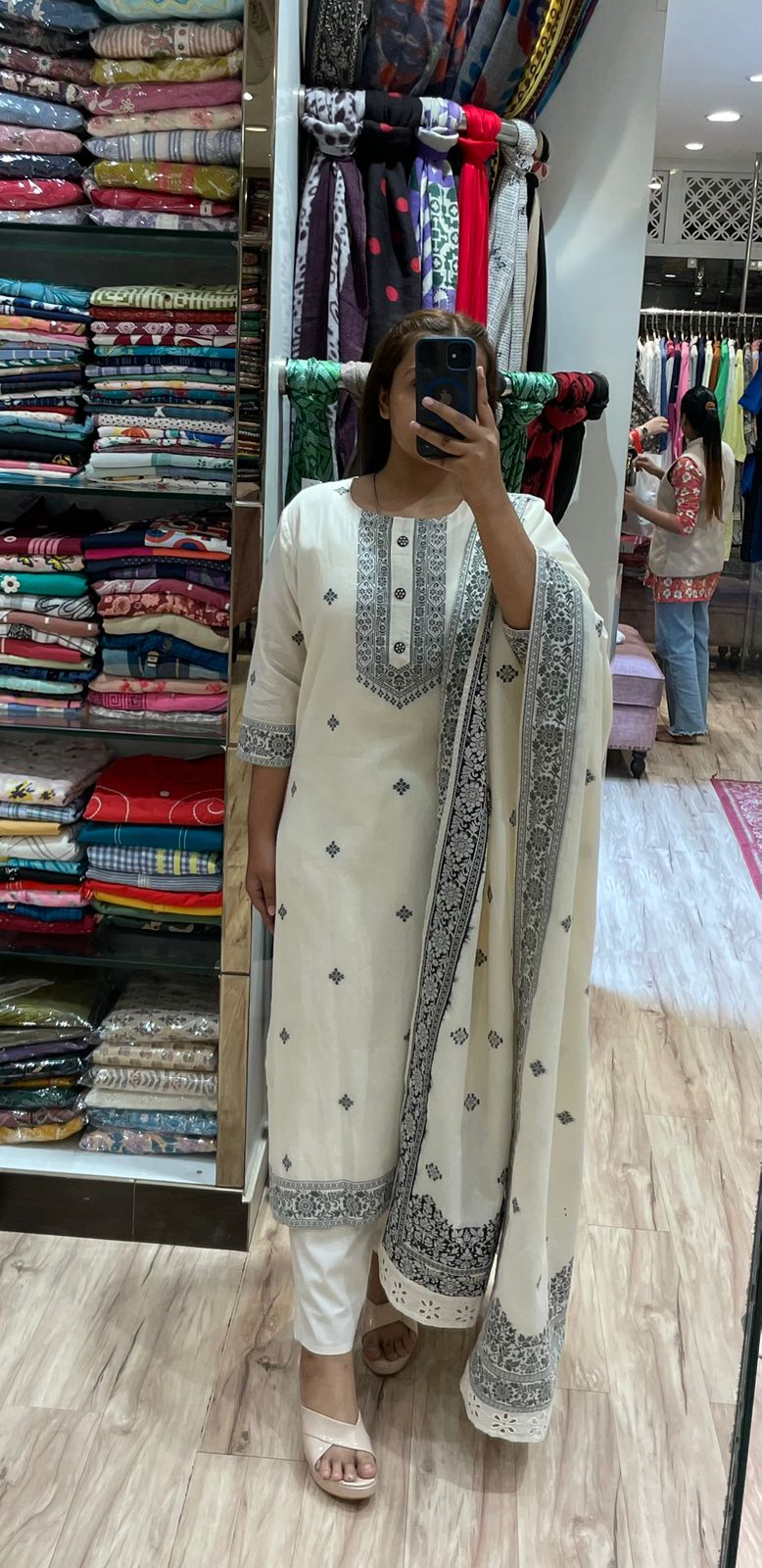 OFF WHITE & GREY WOVEN JAQUARD WORK KURTA SET